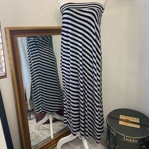 J Mode gray and black striped maxi skirt, Sz. L
